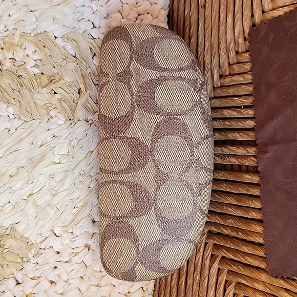 Coach logo clamshell eyeglass/sunglass hard case. - Picture 12 of 12